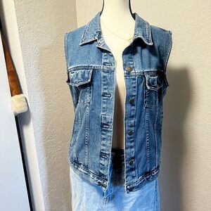 Calbela’s denim vest sz medium